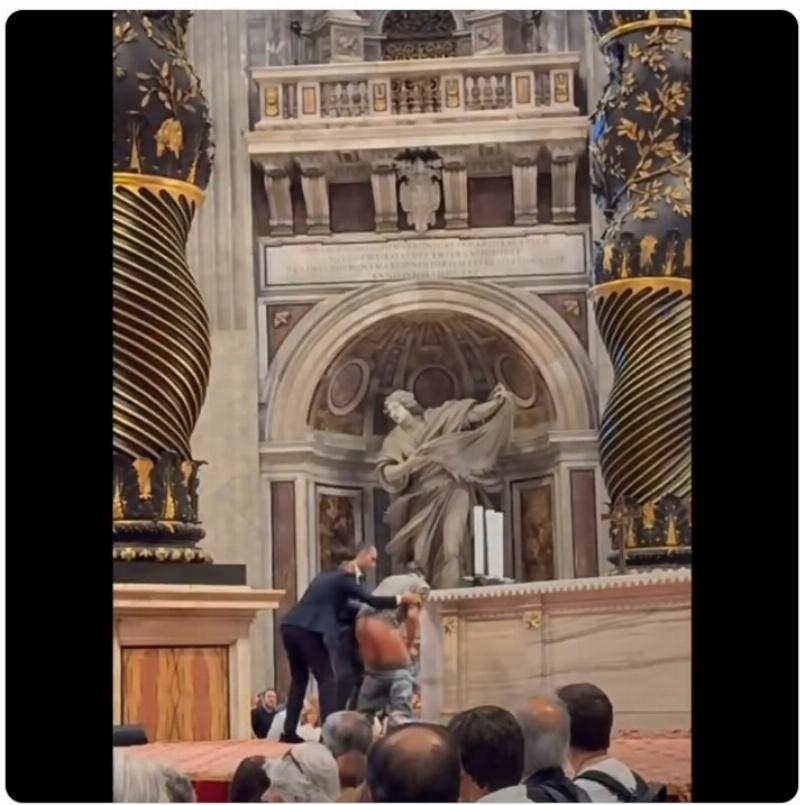 NextImg:Nothing sacred: Bum ousted from Vatican after urinating on St. Peter's basilica altar