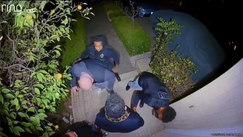 NextImg:They say they’re the police, but are they really? What would you do?