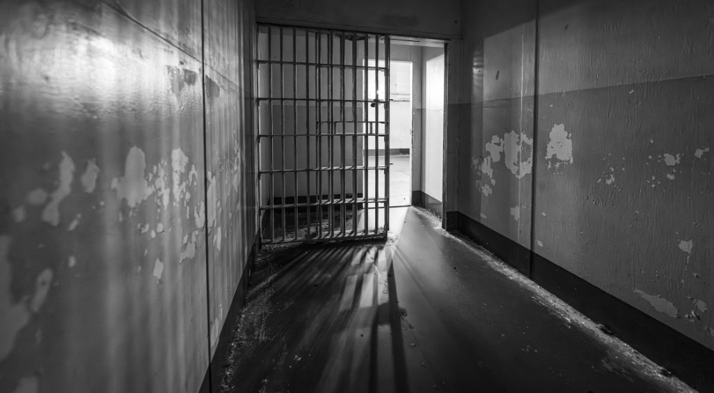 Driver with loaded gun, crack pipe, cash, scale, and flamethrower given suspended sentence in Canada