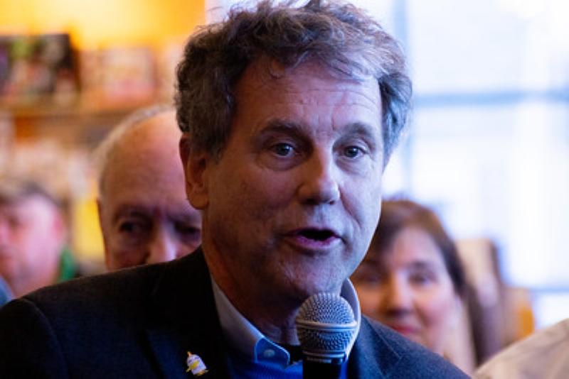 NextImg:Sherrod Brown campaign markets longtime Democrat voters as disenfranchised ‘Republicans’