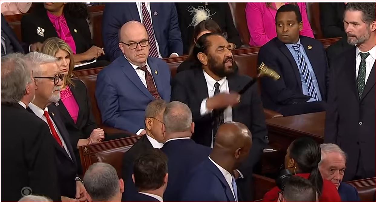 Democrats at Trump's speech: Not 'pretty in pink,' just plain ugly