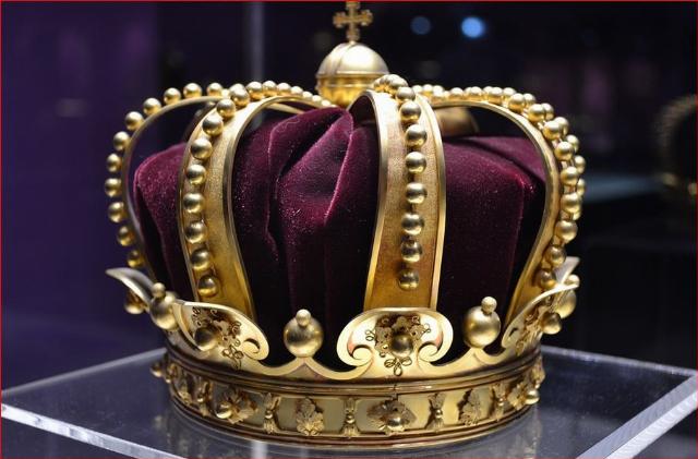 Crown of a king