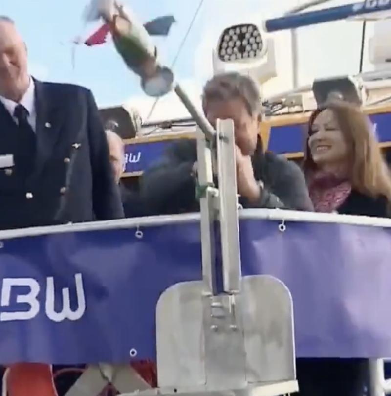 NextImg:‘Green’ politician vying for Germany’s chancellorship makes a ridiculous spectacle trying to christen a new ship with ‘safe’ contraption