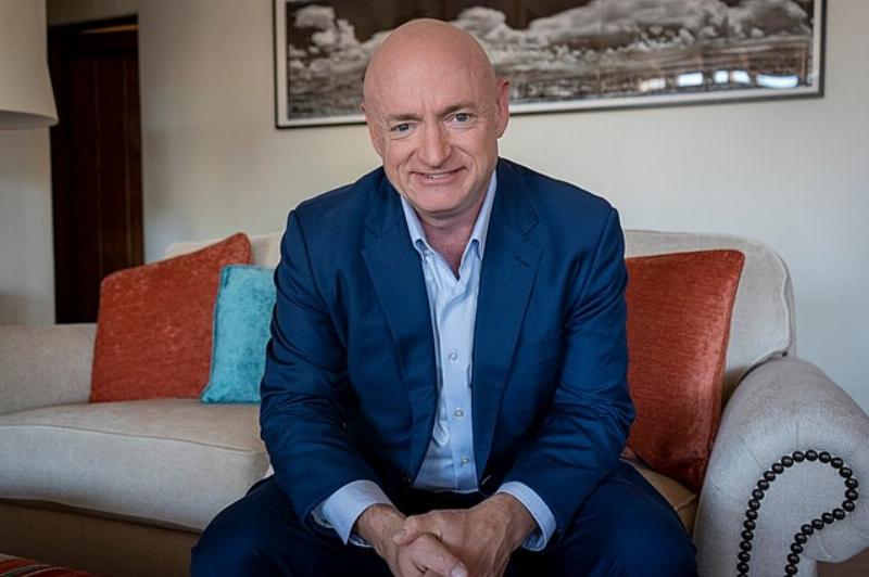 NextImg:Mark Kelly decides to offload his Tesla to protest Elon Musk