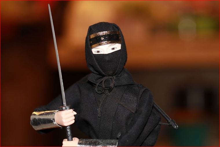 Knife control comes to the U.K.: Prime Minister Starmer bans Ninja swords