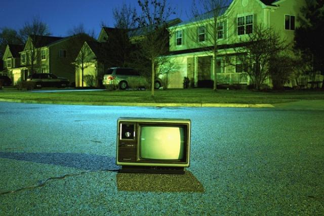 <p><i>Image via <a href="https://www.pixnio.com/miscellaneous/television-asphalt-retro-street-electronics-house-tree">Pixnio</a>.</i></p>