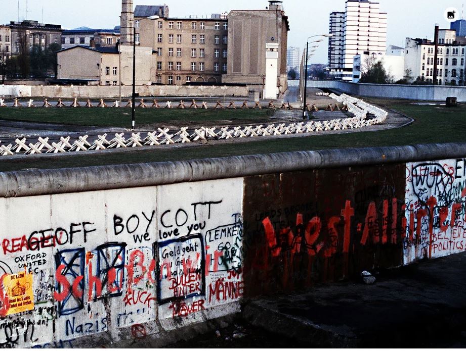 Leftist moron, 'tear down this wall!'