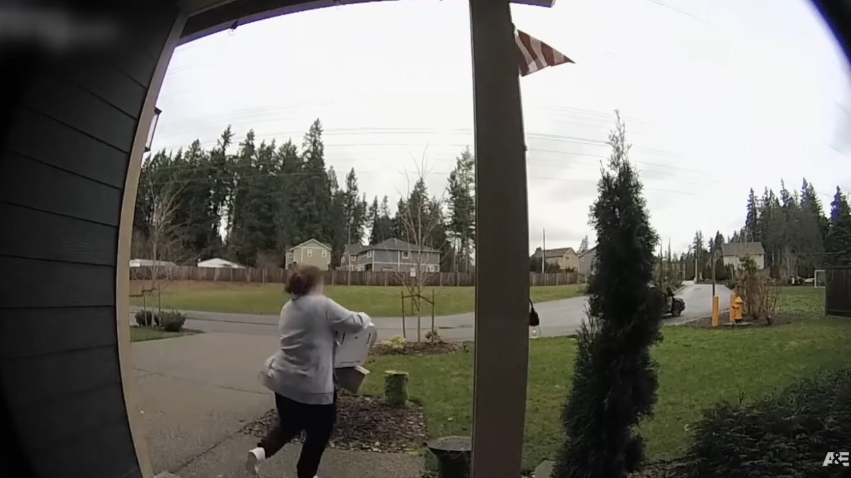 Canadian police warn citizens not to violate porch pirates’ privacy. Seriously.