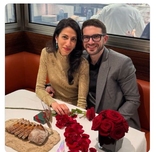 Lovebirds: Weiner's ex dates Soros's son