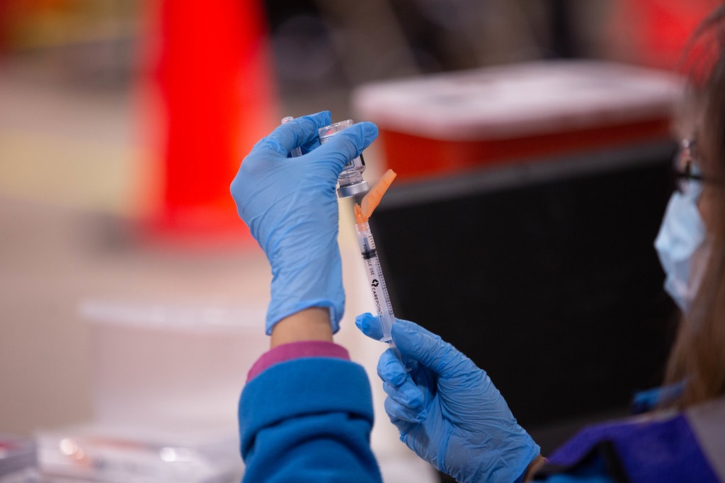 Can schools force-jab children with COVID-19 shots?