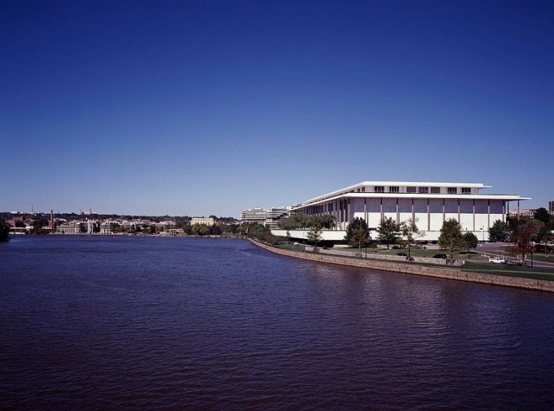 NextImg:Miserable Dems at the Kennedy Center