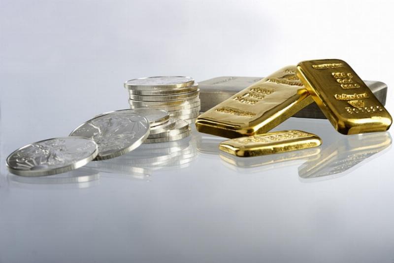 NextImg:Gold and silver are shouting warnings—will anyone hear them?