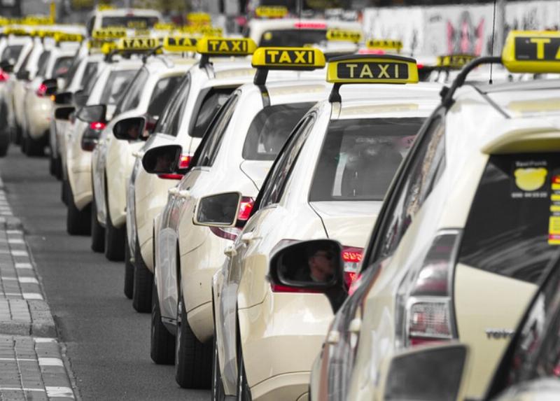 NextImg:Driverless taxi traps rider inside then takes off in ‘dizzying’ circles
