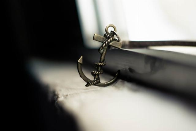 <p><em>Image via <a href="https://www.pexels.com/photo/decorative-anchor-shaped-keyring-placed-on-weathered-windowsill-4855702/">Pexels</a>.</em></p>