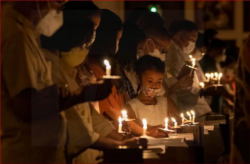 NextImg:Easter Vigil observation: Thank goodness for immigrants