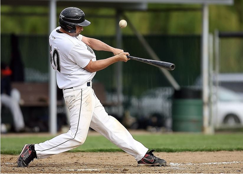 <em>Béisbol</em> on Good Friday?