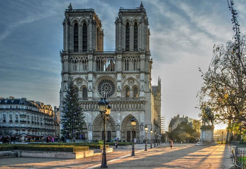 NextImg:Notre Dame and Trump