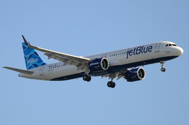 <p><em>Image: Fletcher via <a href="https://commons.wikimedia.org/wiki/File:JetBlue_A321_%28N4062J%29.jpg">Wikimedia Commons</a>, <a href="https://creativecommons.org/licenses/by/4.0/deed.en">CC BY 4.0</a>.</em></p>