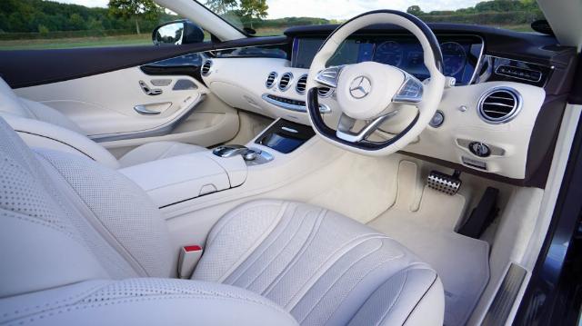 <p><em>Image via <a href="https://www.pexels.com/photo/white-mercedes-benz-interior-design-193999/">Pexels</a>.</em></p>