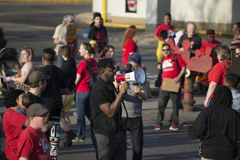 NextImg:Union leaders endanger the jobs of their members