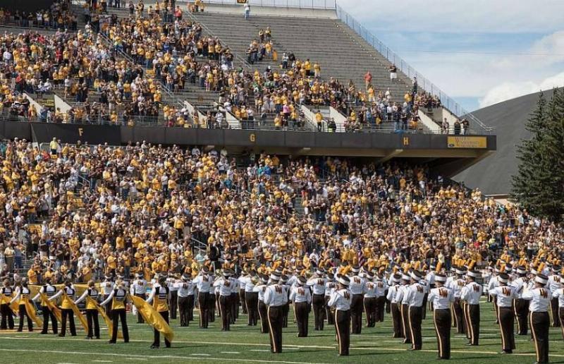 NextImg:Bring back the bands and cheerleaders