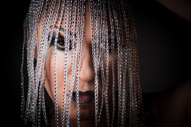 Violent and very male Tren de Aragua gangbanger dressed in drag to evade cops and almost did—but his voice gave him away