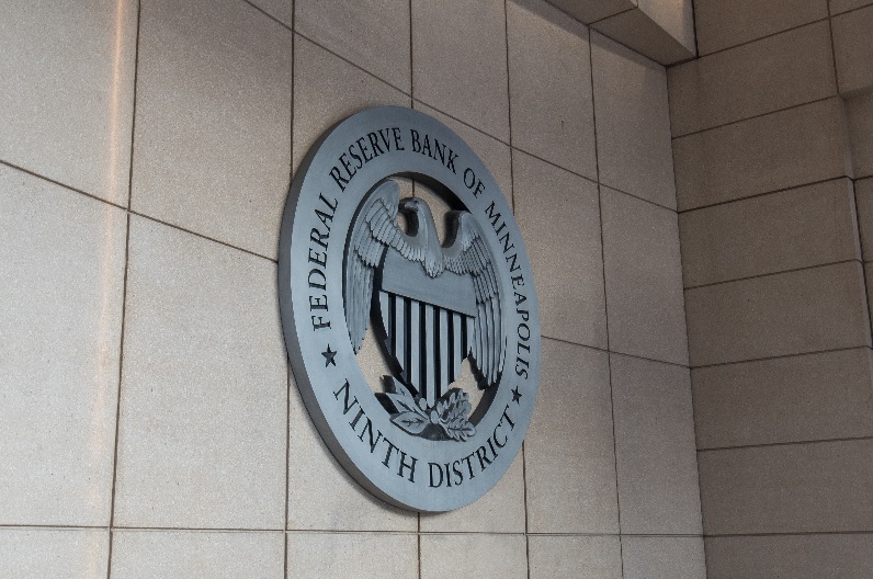 Trump challenges the Fed