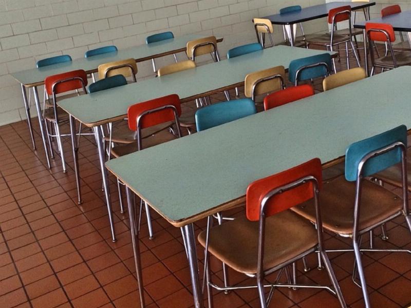 NextImg:Newsom’s minimum wage hike jeopardizes public school food services for needy children