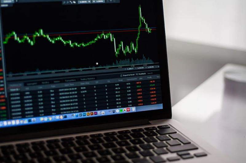 NextImg:A media-induced market collapse